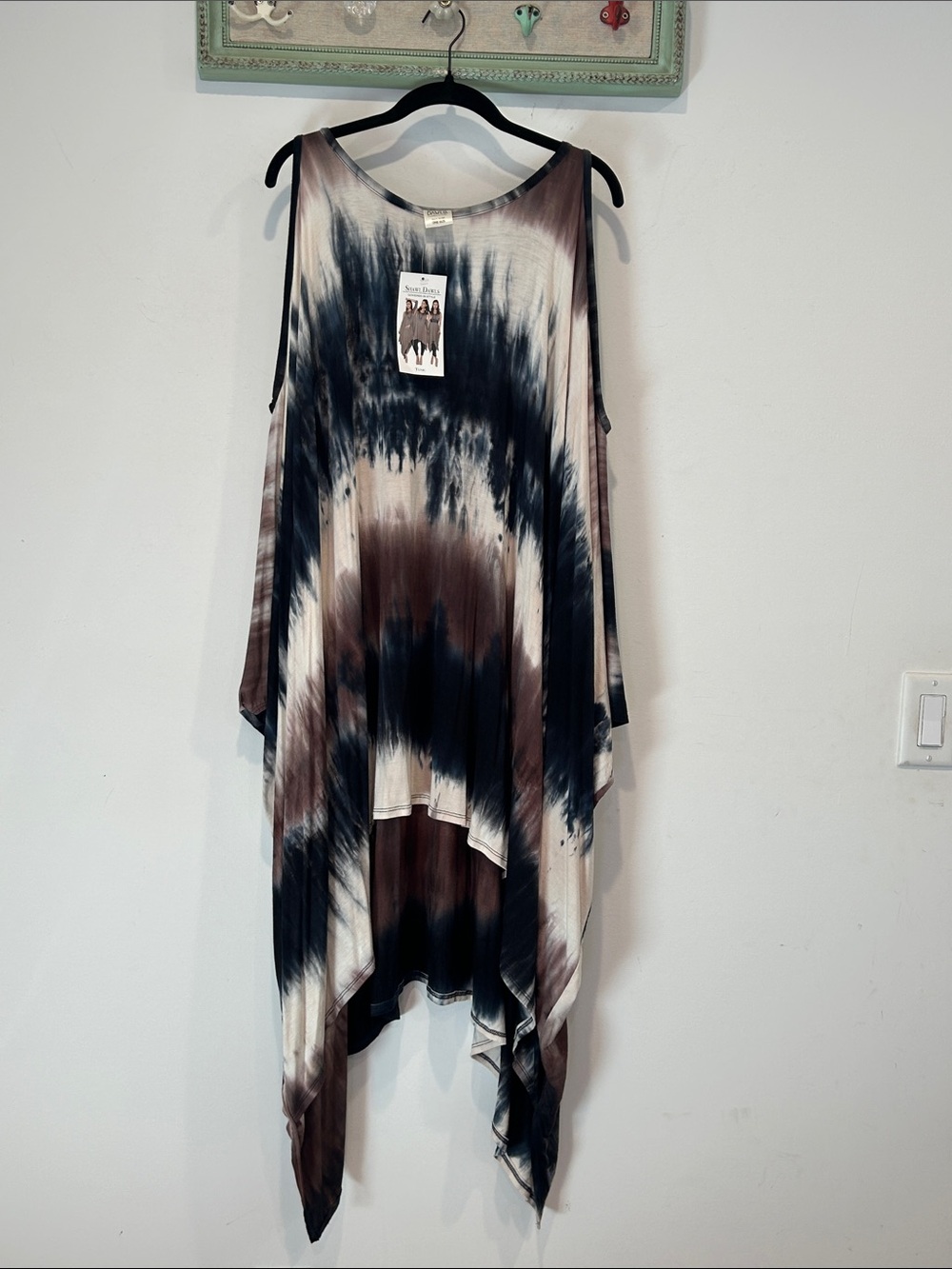 Shawl Dawls Sleeveless Tie-Dye Handkerchief Hem Tunic Top Black / Brown one size